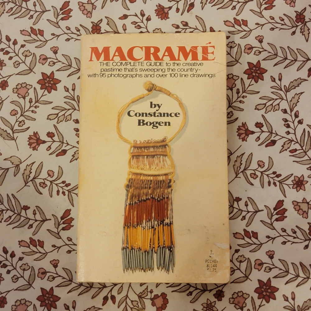Macramé Guide by Constance Bogen